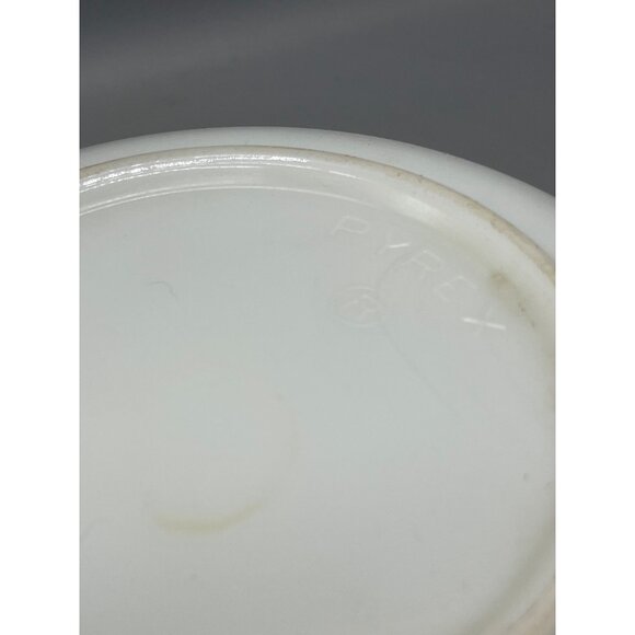 vintage Pyrex mixing bowl white 8.75" diameter 5" tall 4.75" base USA READ - Picture 7 of 9